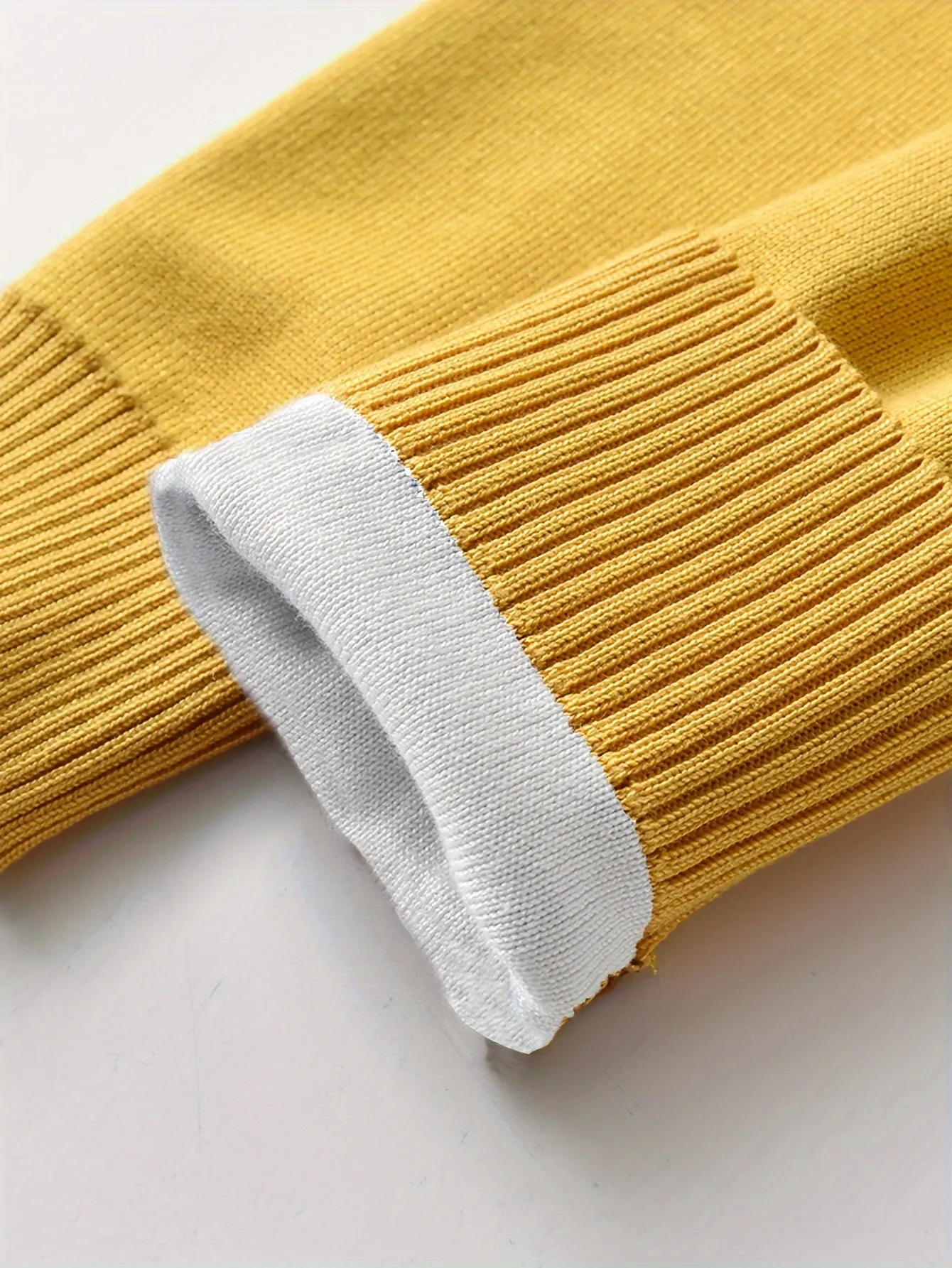 Cozy Lion Print Knit Sweater for Kids - Pullover - Soft, Warm, and Adorable Winter Wear for Children