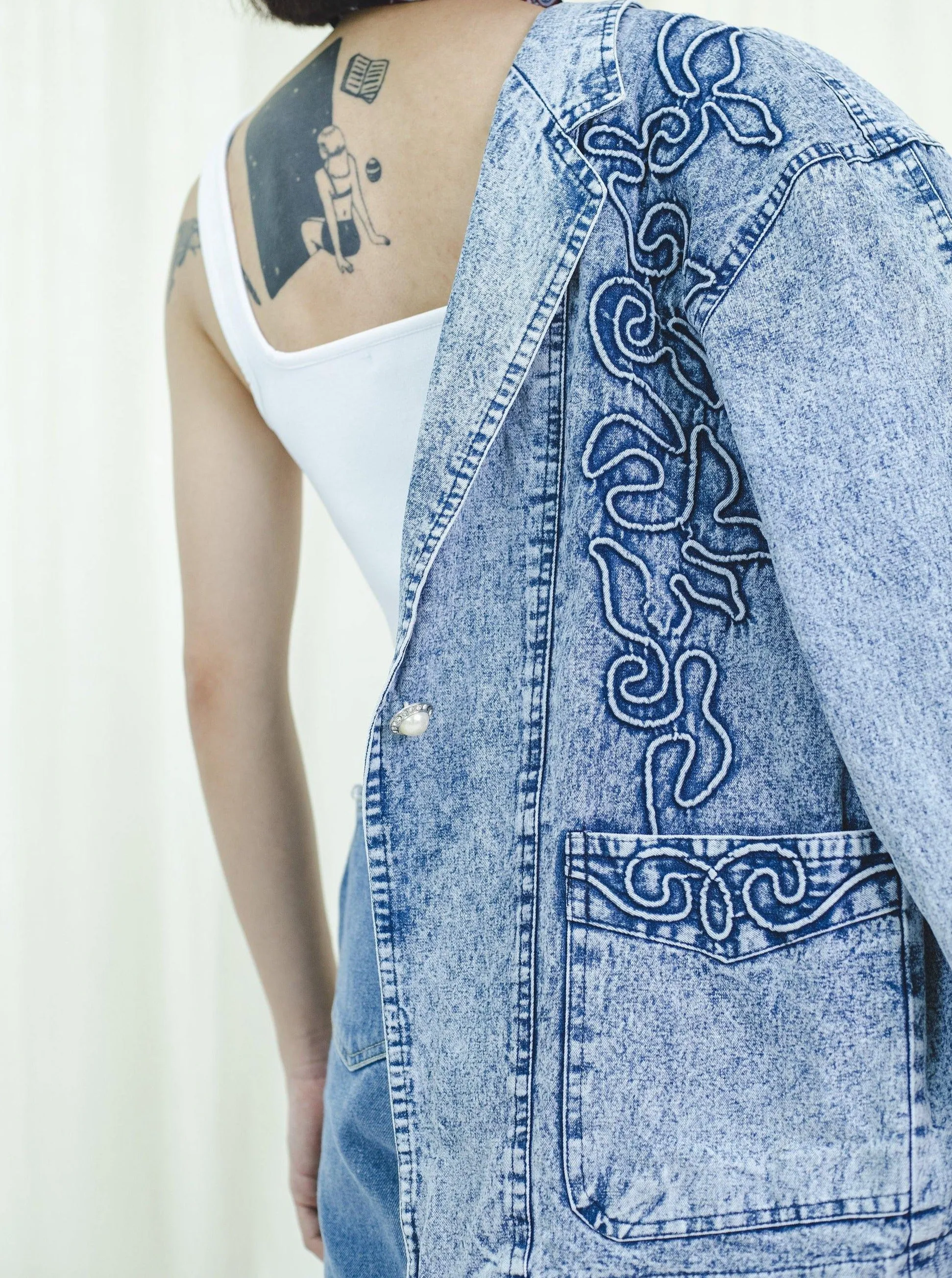 Embroidered Collared neck denim vintage jacket with patch pocket